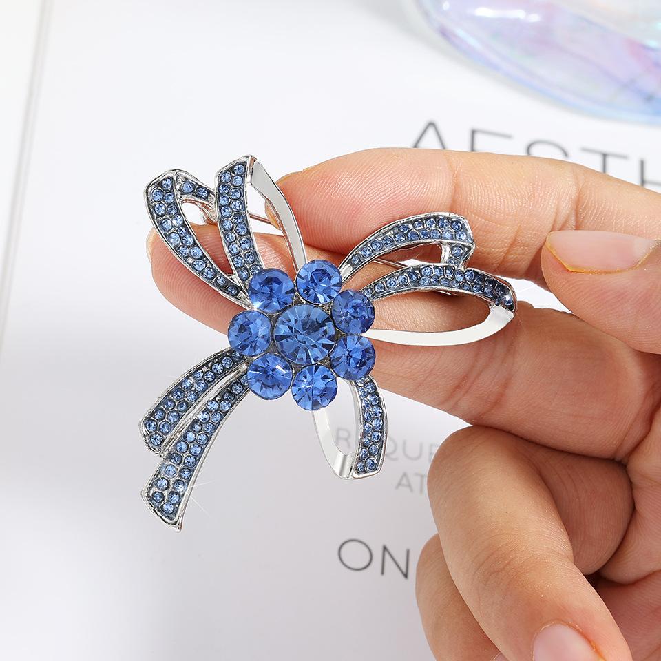 

Стильная австрийская голубая хрустальная простая брошь-бант из сплава, высококачественная брошь на шею, шелковая пряжка для шарфа, корсаж для одежды