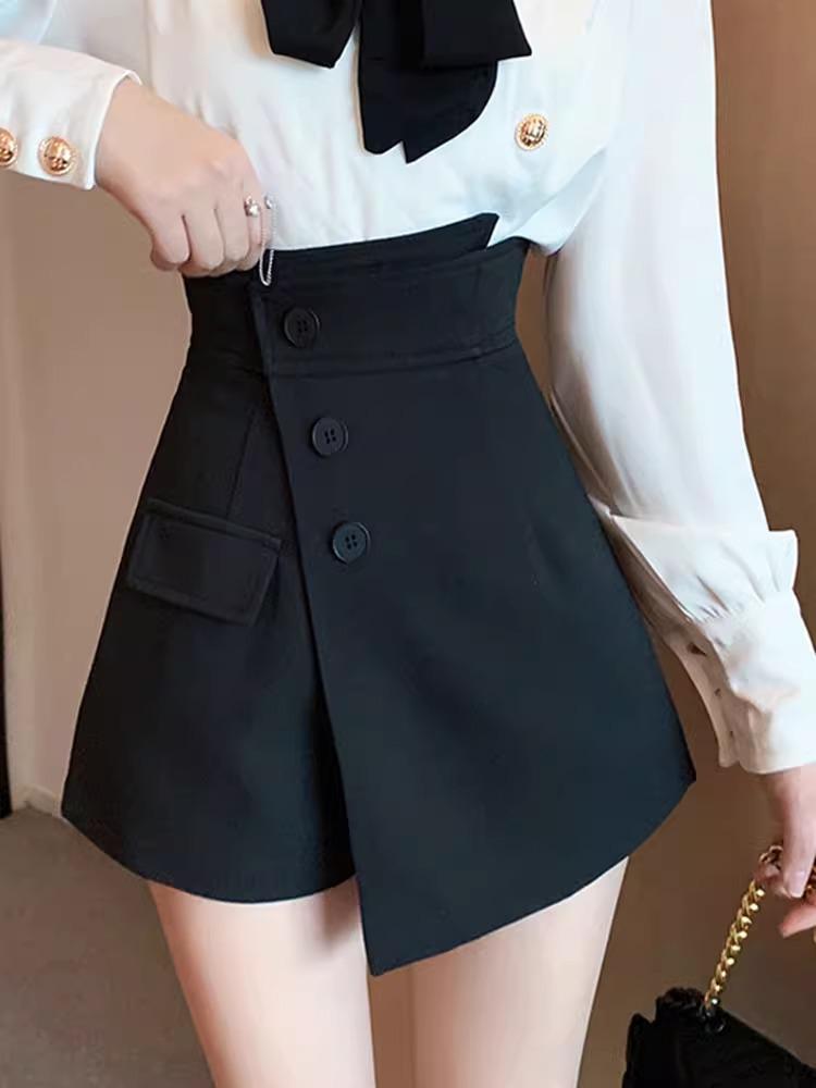 

Женские шорты А-силуэта с широкими штанинами и высокой талией — весенний дизайн 2024 года с пуговицами L