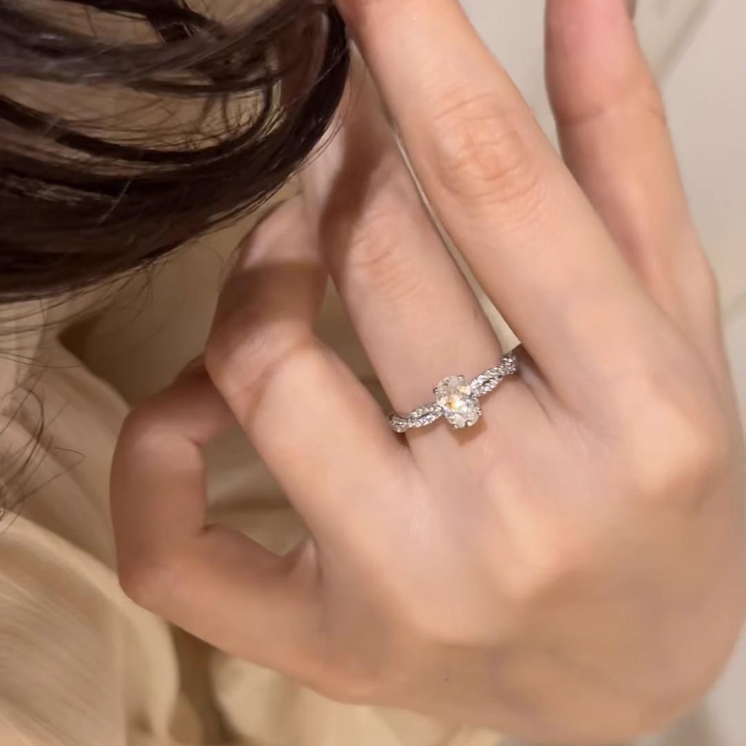 

Design Exquisite Geometric Copper Ring For Women Featuring Elegant Zircon Oval J6043