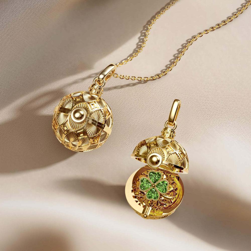 Fashionable retro style clover heart frog opening and closing circular women's necklace trend
