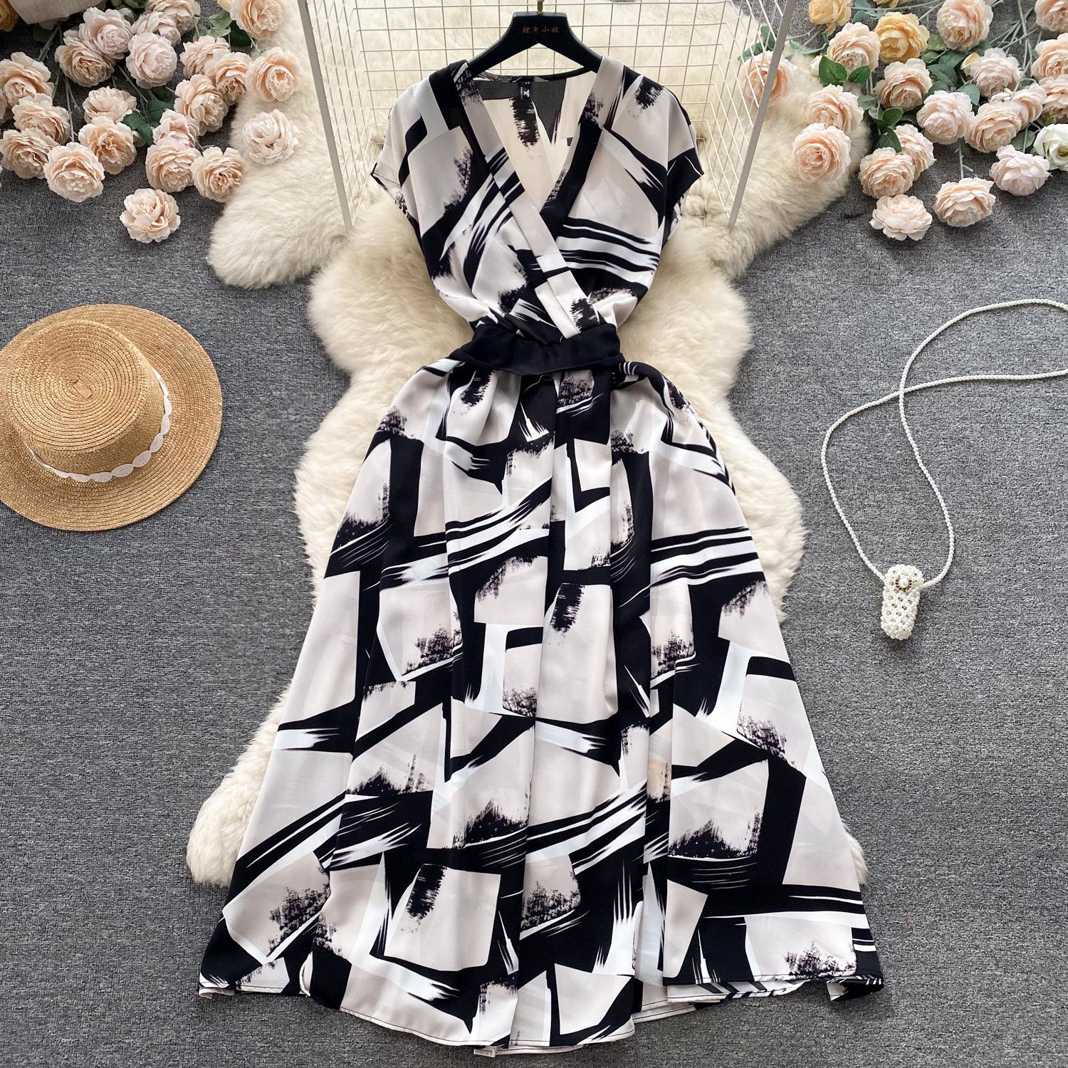 Elegant French Retro Sleeveless Summer Dress - Slimming Waist, Luxurious Print, Long Socialite Style One Size