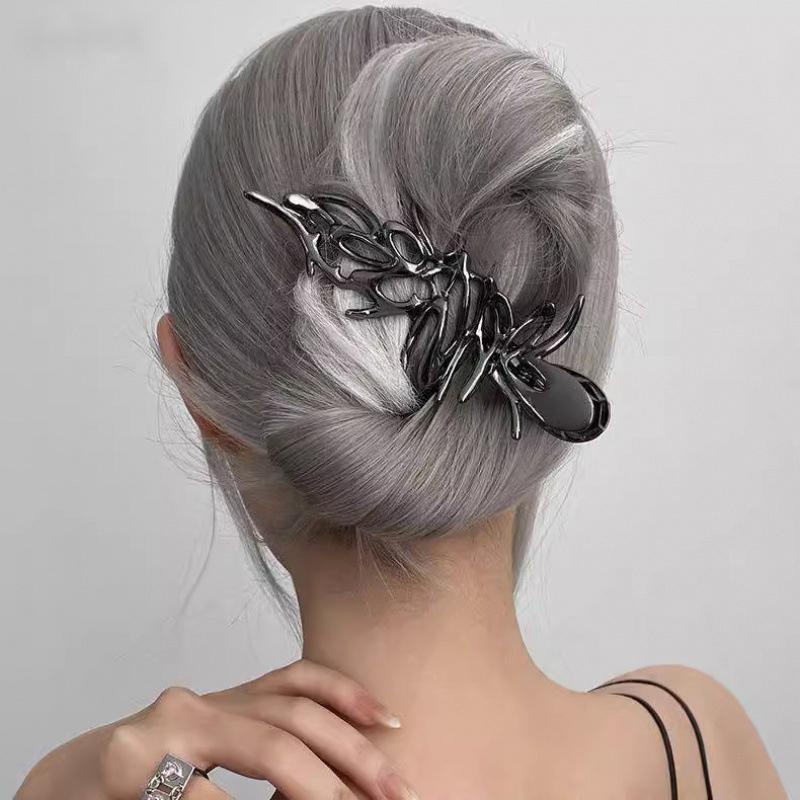 Y2K Geometric Women Hair Claw Clip Large Metal Shark Hair Clips Personality Nonslip Girls Grab Clamps Hair Accessories