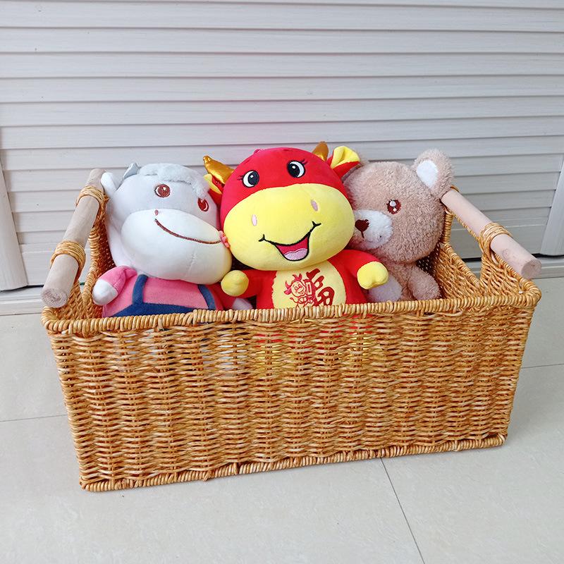 Proutěný pletený koš s dřevěnou rukojetí do obývacího pokoje, na svačinu, do hotelu, na prádlo a pro skladování.