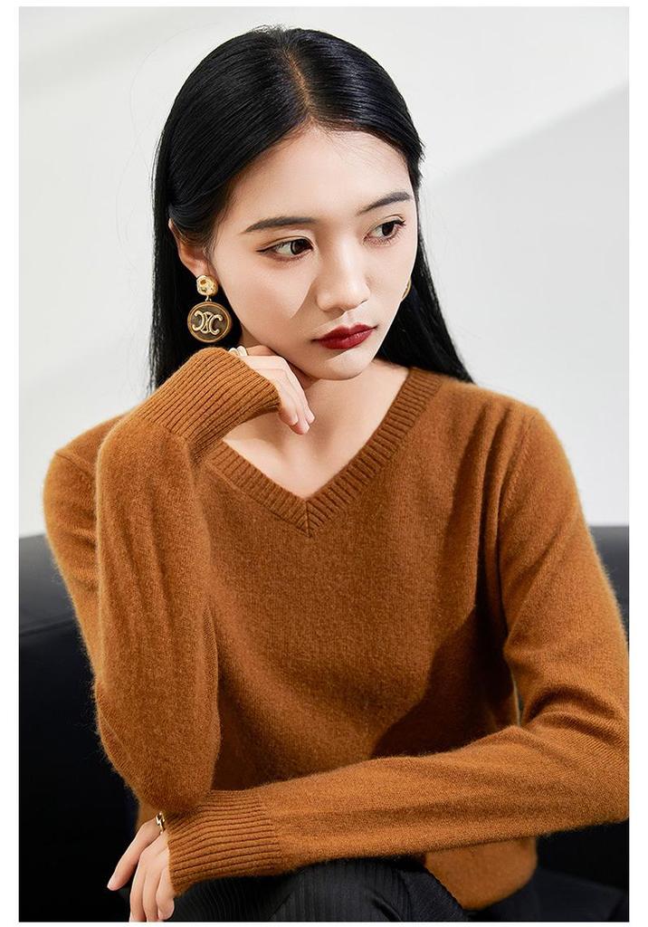 2025 Autumn/Winter Women's V-neck Slimming Cashmere Sweater - Versatile Solid Knit Base Layer