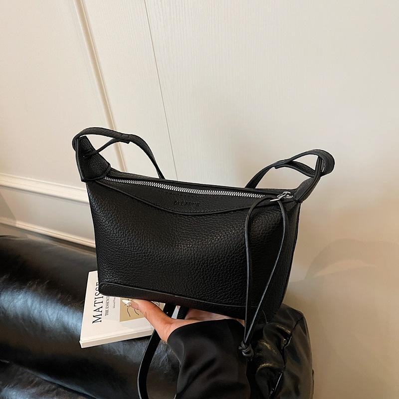 Super fire small bag women's summer versatile 2025 new fashion messenger bag casual Korean version ins shoulder pillow bag