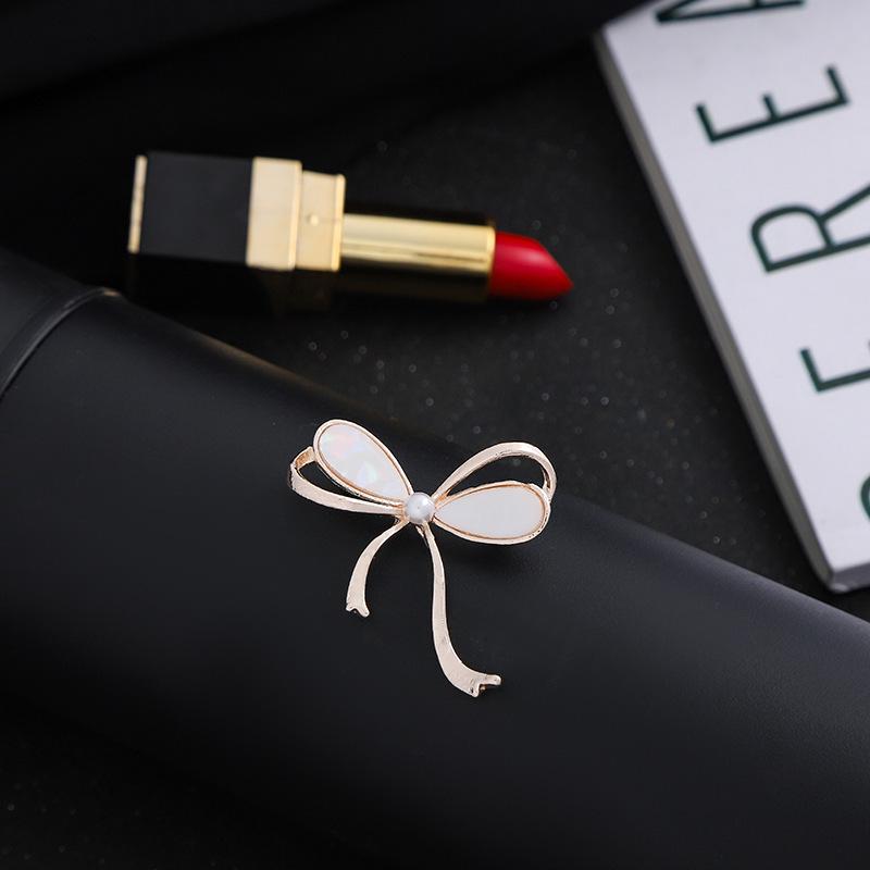 Luxury Animal-Themed Corsage: Elegant Holiday Gift for Women