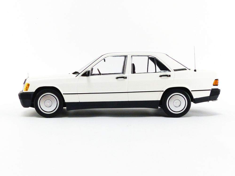 Minichamps Scale 190E 1982 White 1/18 Mercedes-Benz (W201)