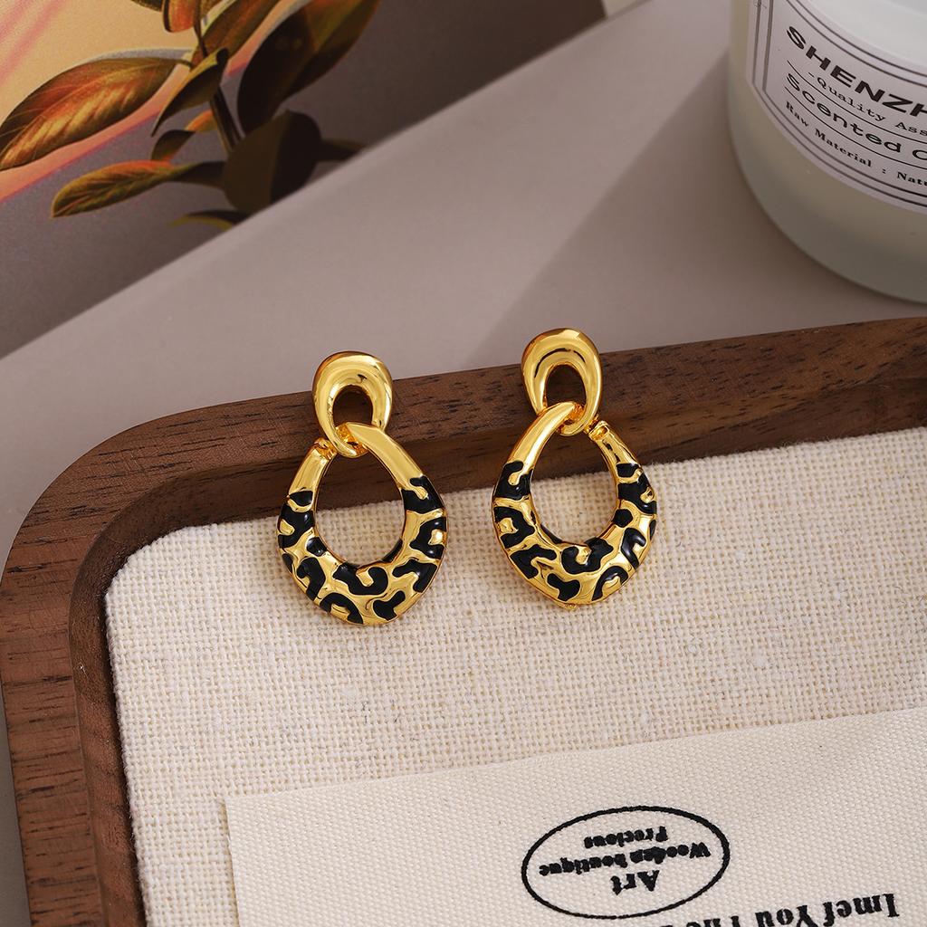 Gold Dripping Leopard Print C-Shaped Stud Earrings, Retro Light Luxury Fashion Niche Personality Earrings