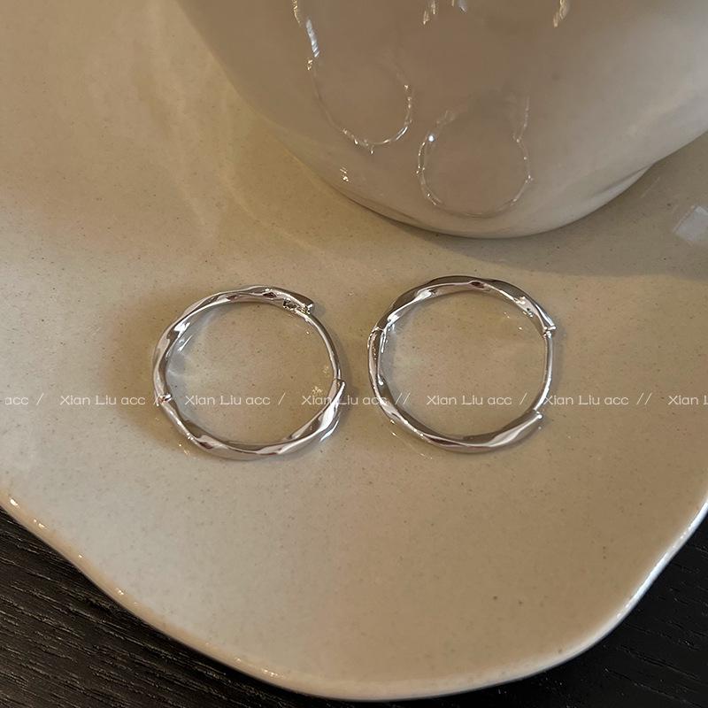 

2024 Легкие роскошные серьги-кольца высокого класса – уникальный, популярный и элегантный нишевый дизайн для женщин