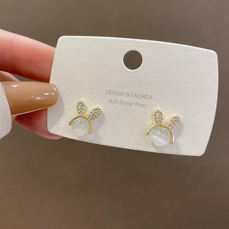 BLINGBAY New Women's Earrings Retro Women's Light Luxury High-End Niche Earrings Sweet Temperament Ear Accessories Modern Jewelry Gifts