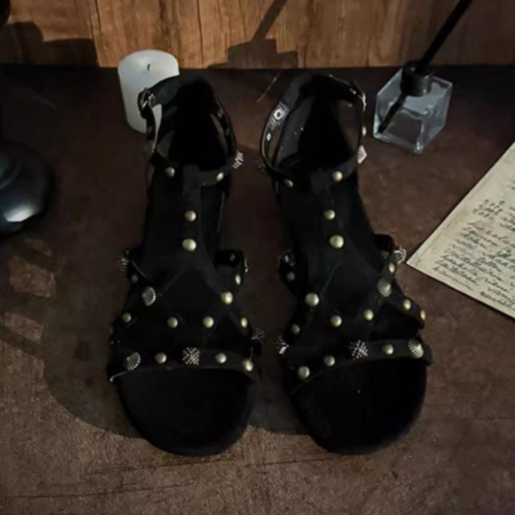 Retro ethnic style rivet open-toed flat-heeled sandals 2025 summer new European and American fashion Roman vacation shoes women