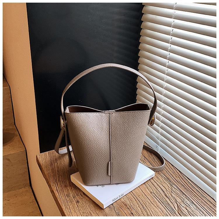 

Korean Small Handbag Women s New Fashi Retro Bucket Bags Premium Versatile Single Shoulder Crossbody Bags Trend 2026 (20cm<Max Length<30cm) серый
