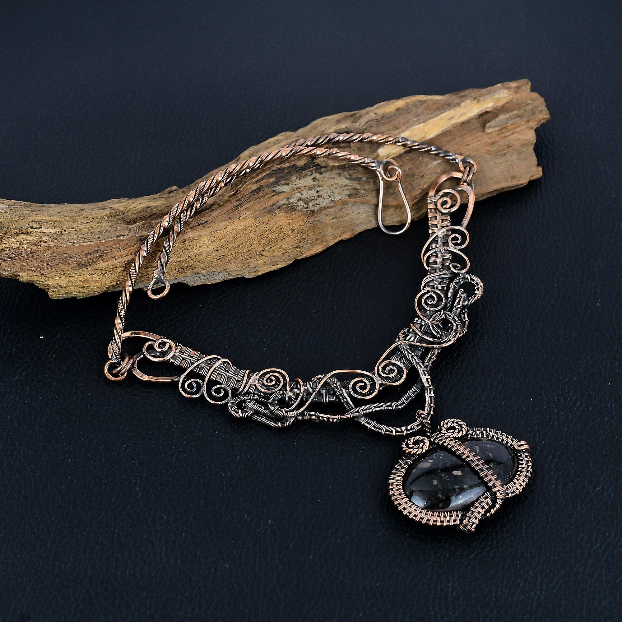 

Ожерелье из шунгита, дизайнерское ожерелье ручной работы, обернутое медной проволокой 999 пробы, ювелирное изделие, ожерелье с регулируемой цепочкой, подарок для женщин