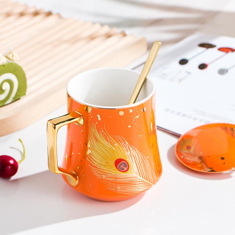 Luxury Peacock Feather Ceramic Mug Spoon With Cover Coffee Cup New Year Mugs Cups and Mugs Drinkware Mug for Tea Original Beer