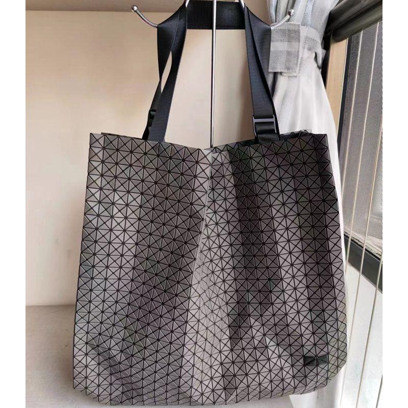 

Tote Bag Women s Crossbody Silicone Large Capacity Leisure Laptop Big 2025 Work Clothing Quilted Women s Bag Shopping Texture Lightweight Dark gray small size
