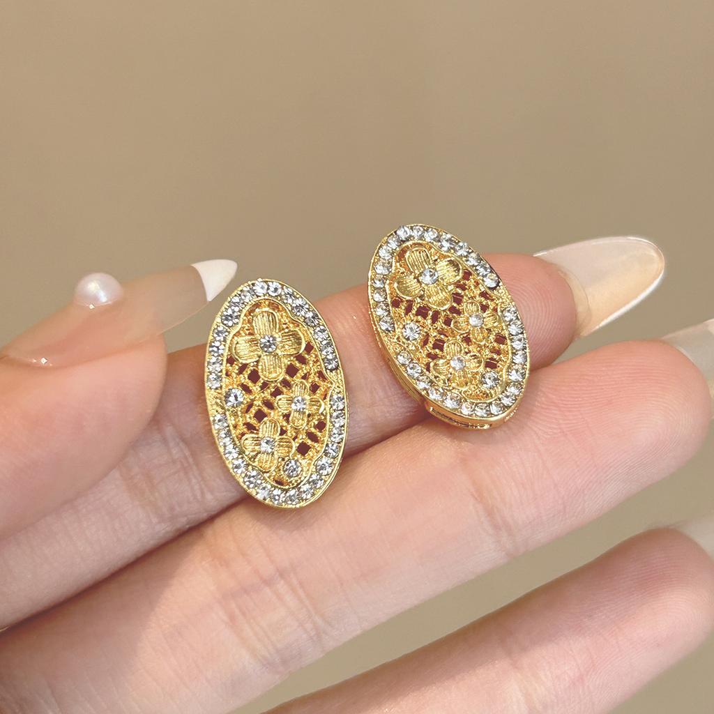 Traditional Chinese style retro earrings, fashionable and simple earrings, unique and refined earrings for women