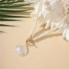 An acrylic laser pendant, shell imitation pearl necklace, elegant, fashionable and simple