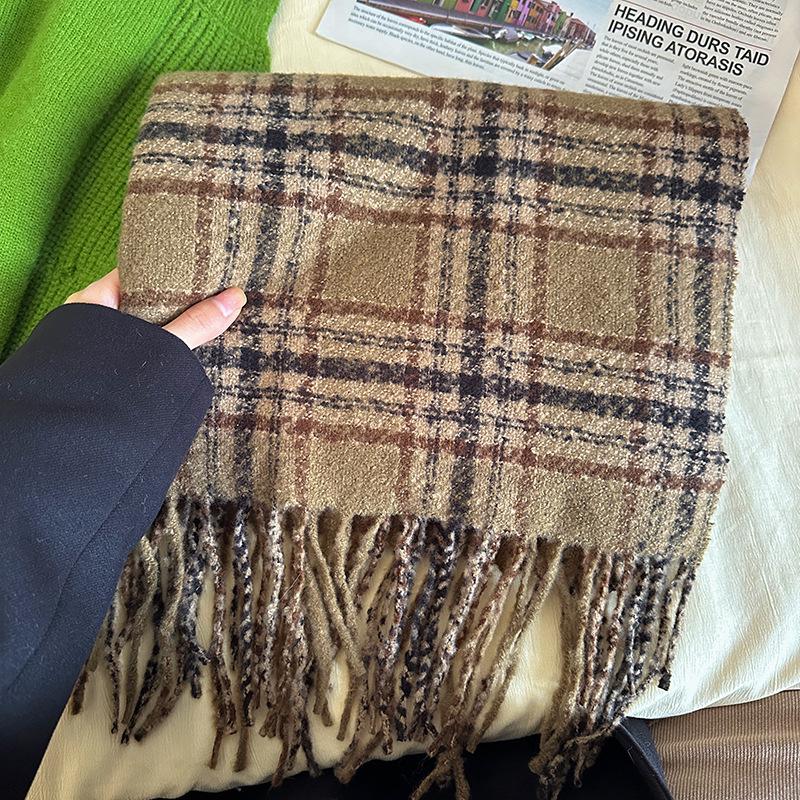 Luochi Korean-Style Retro Plaid Scarf: Warm, Versatile, and Stylish Shawl for Women, Perfect for Autumn/Winter.