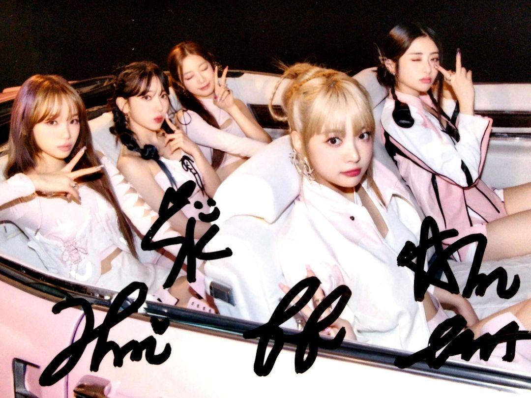 

[USED] On sale...Large size photo autographed by Lu Seraphim...