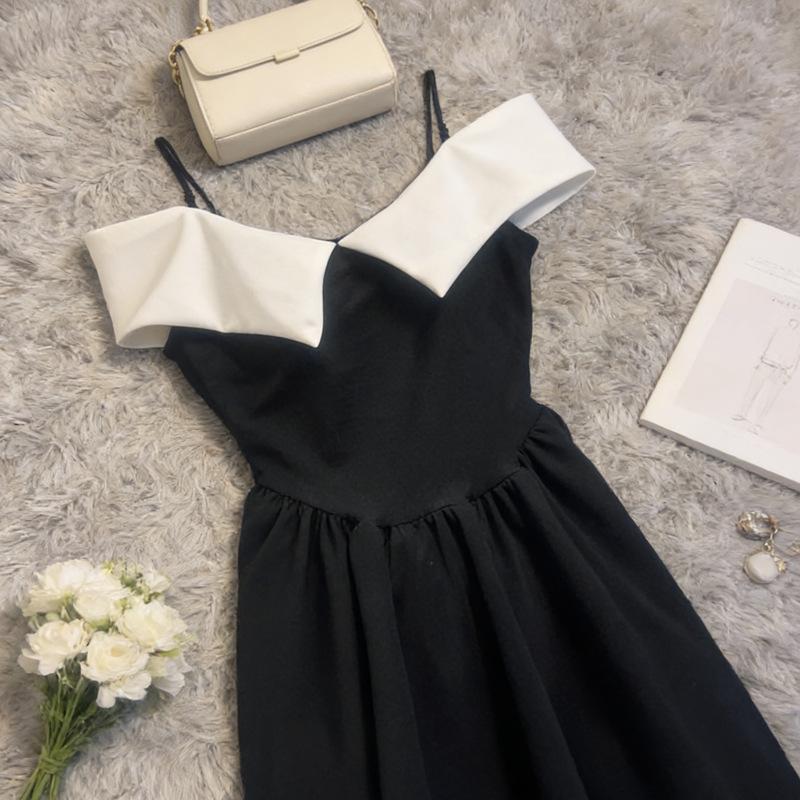 Sommer neu Französisch Nische Retro Chic Hepburn Stil Kleines Schwarzes Kleid Taille Hongkong Stil Wort Schulter Trägerkleid