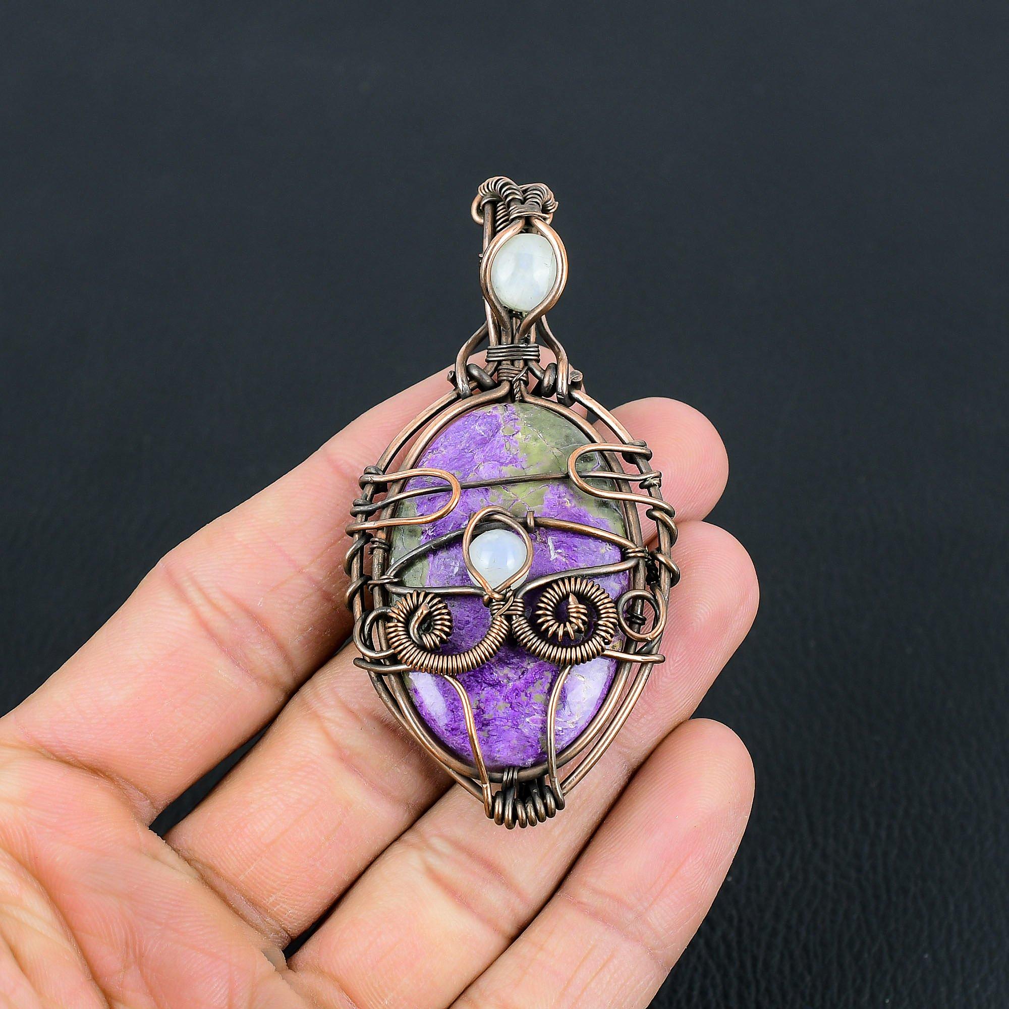 

Драгоценный камень из пурпурита и лунного камня ручной работы из чистой медной проволоки, подвеска для ювелирных изделий на День Благодарения 2.56 Inches фиолетовый