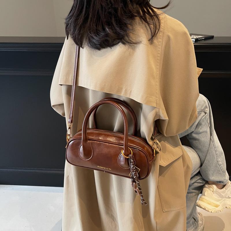 Hand carrying retro bowling bag women's 2025 new fashion shoulder bag texture messenger bag