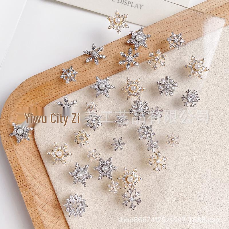 

2024 High-End Zircon Snowflake Nail Art: Autumn & Winter Shiny Alloy Decorations