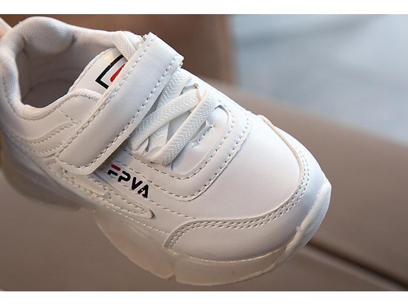 2020 Leuchtende LED-Kindersneaker - Neuankunft Frühling/Herbst Lässige Sportschuhe für Jungen und Mädchen