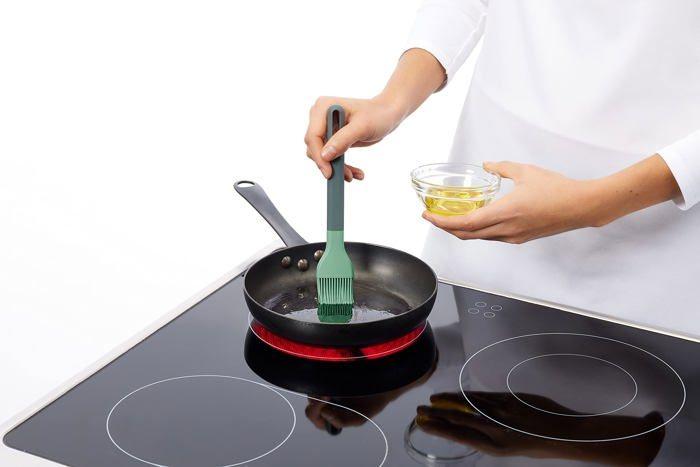Pinceau de cuisine - Lékué - 0208040V28 - Silicone platine - Manche ergonomique - Résistant jusqu'à 220°C