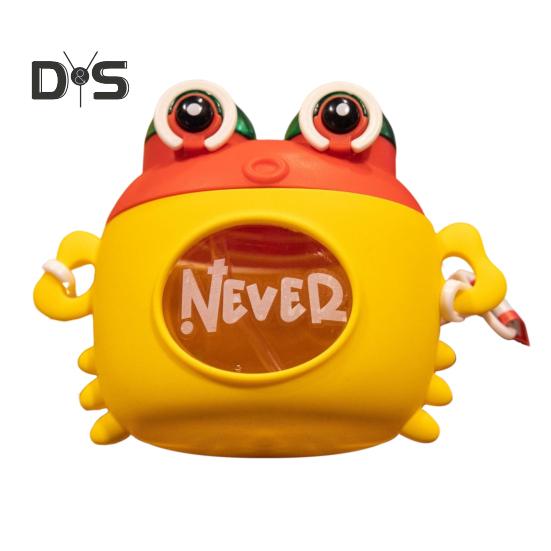 

Детская бутылка для воды с ремешком и соломинкой в виде краба, мультяшная кружка для питья, кувшин для мальчиков и девочек, емкость 600 мл, бутылка для воды для активного отдыха и использования в школе жёлтый