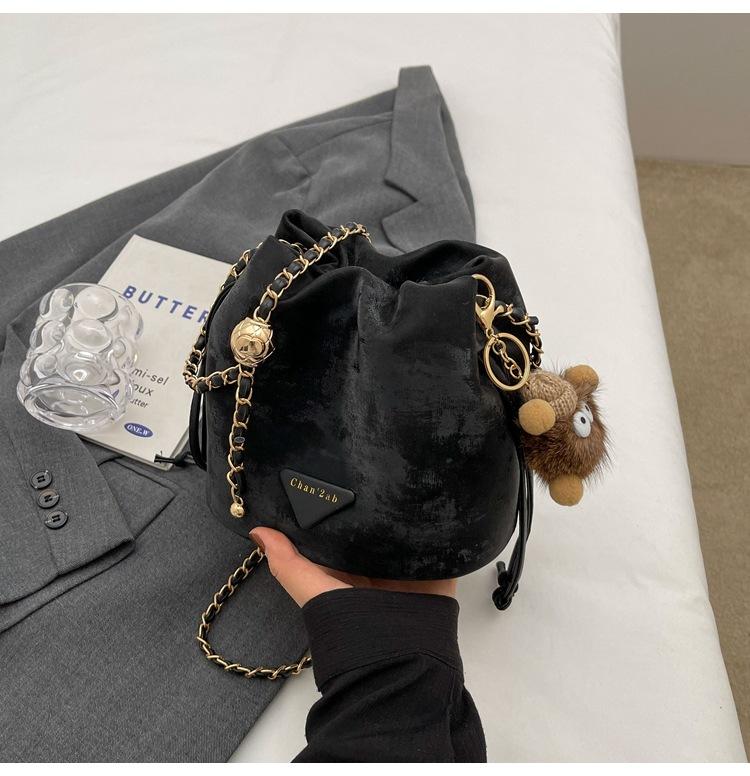 New niche design bag shoulder crossbody versatile trendy bucket drawstring chain bag