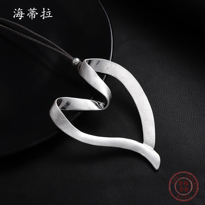 New hollow brushed love alloy pendant, irregular peach heart women's long leather rope sweater chain