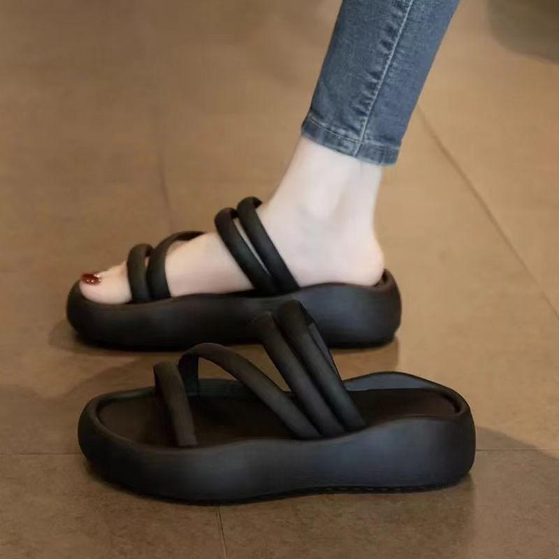 Modische dicksohlige weichsohlige Hausschuhe für Damen, neu für den Sommer, zum Ausgehen mit Röcken, hochwertige rutschfeste, kühle Strandhausschuhe