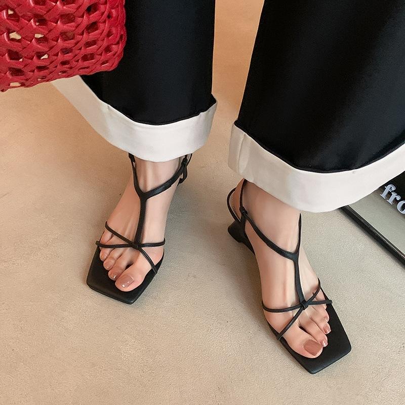 

Bring your own traffic cross T-word with square head wedge heel leakage toe sandals 2025 summer cowhide comfortable Korean version of commuter women 39 чёрный