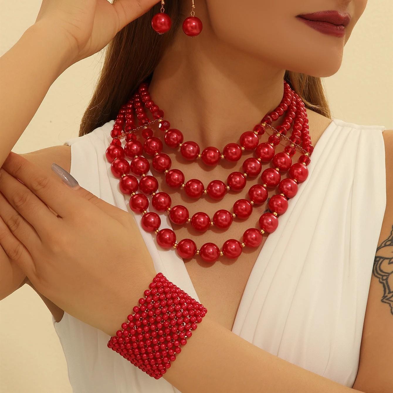 

Модные украшения для женщин красный