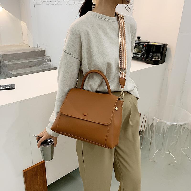 Versatile women's bag 2025 new leather texture simple handbag foreign retro large capacity shoulder messenger bag