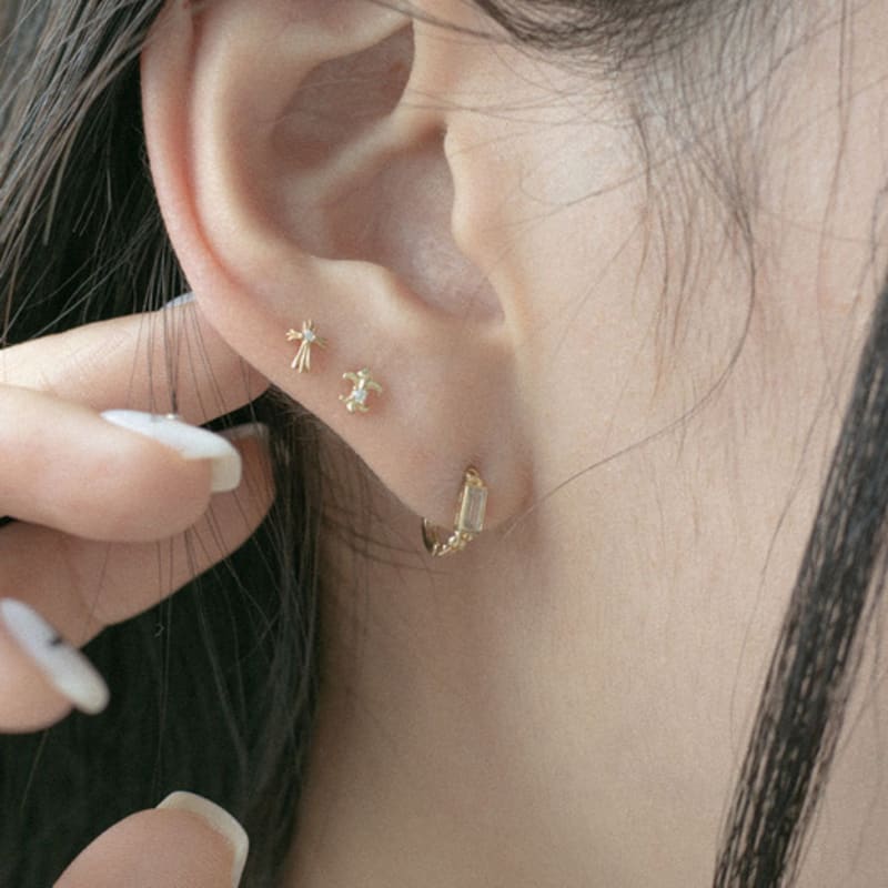 Youngglow 14k Antique Cross Cubic Piercing