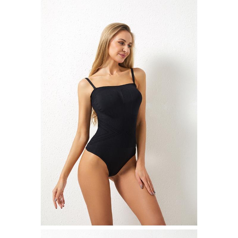 One-piece shapewear: sexy bandeau style with detachable straps; strapless fastening body-shaping corset