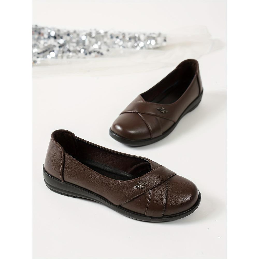 Large Size Popular Minimalist Metal Badge Decoration, Lightweight, Comfortable, Fashionable and Versatile Women's Flat Loafers