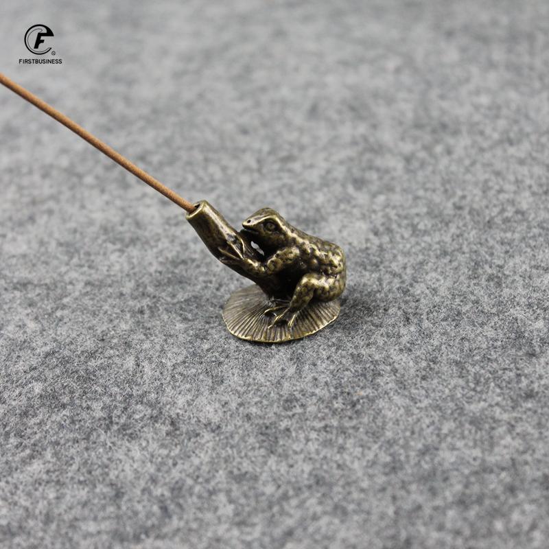 Style Copper Frog Incense Burner Antique Brass Animal Figurines Incense Holder Base Tea Pet Desk Decoration Home Decor Ornament