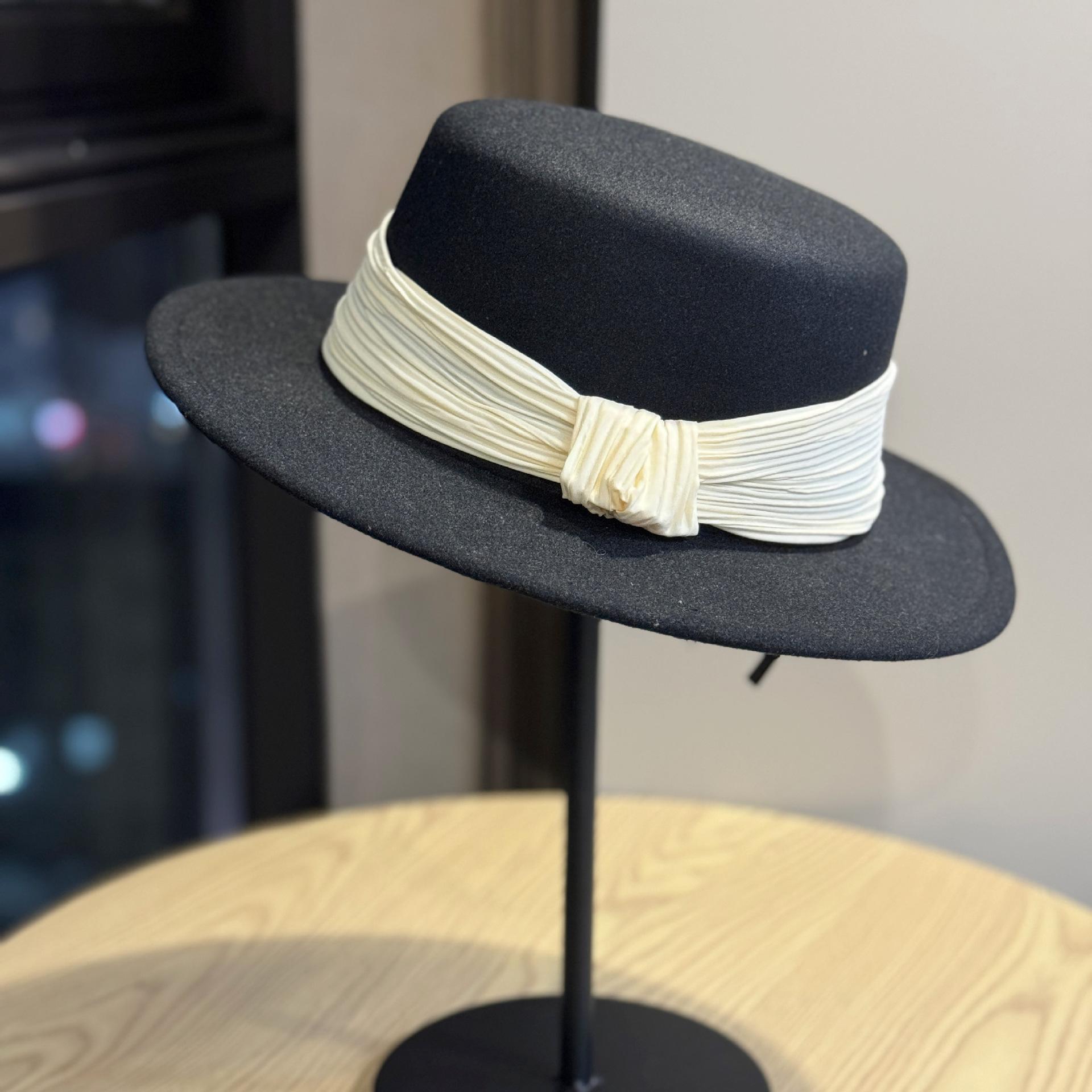 

French-style wool felt hat with gold ribbon for women, autumn and winter warm light luxury jazz hat, warm French retro fashion hat Adult54-60Adjustable чёрный