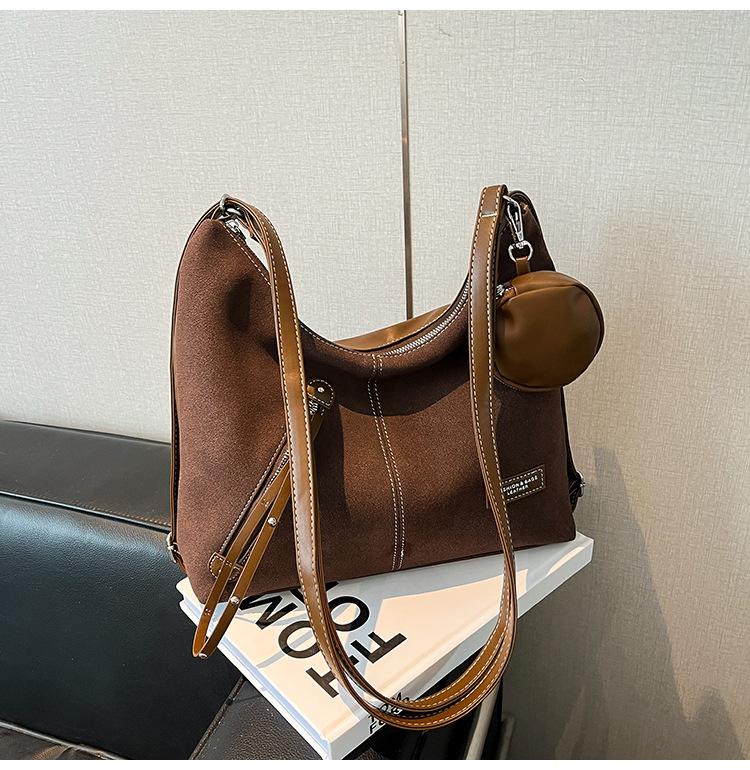 

New trendy fashion tote bag women s simple large capacity retro shoulder bag Korean casual commuter backpack кавовий