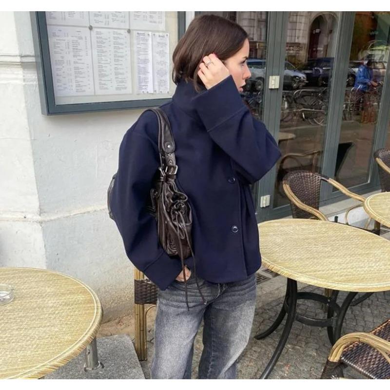 Dámská krátká vlněná bunda s stojáčkem, jednobarevná, temperamentní