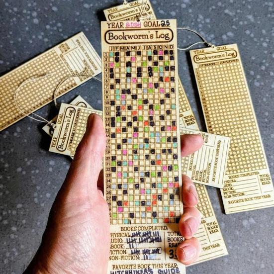 Segnalibro in legno con scomparti funzionali, tracker di lettura, accessorio elegante per libri, agenda di lettura, regalo per lettori.