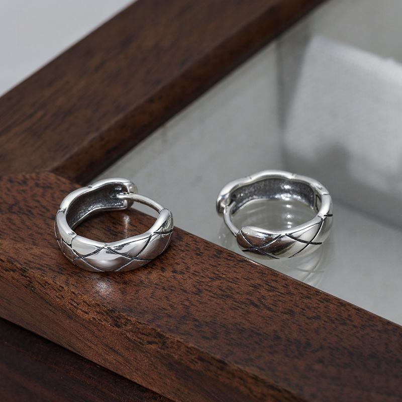 Koreanische Version von einfachen Diamantmuster Ohrhaken, Alte kleine duftende Stil Ohrringe, Ins Temperament Ohrringe, Damenmodelle