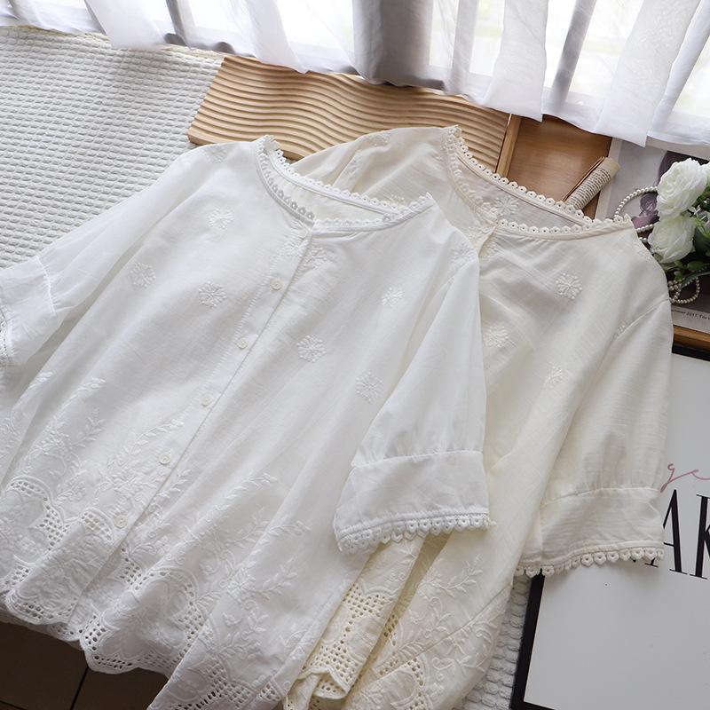 

New 2025 Summer Plus Size Lace Cutout Embroidery Blouse with Round Neck and Short Sleeves - Korean Style for Women One Size