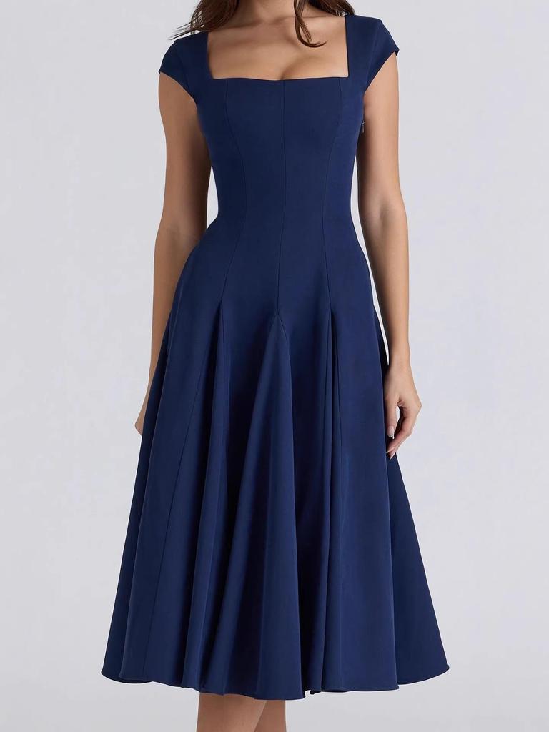 Elegantes quadratisch ausgeschnittenes Midi-Kleid im französischen Stil mit Bindegürtel