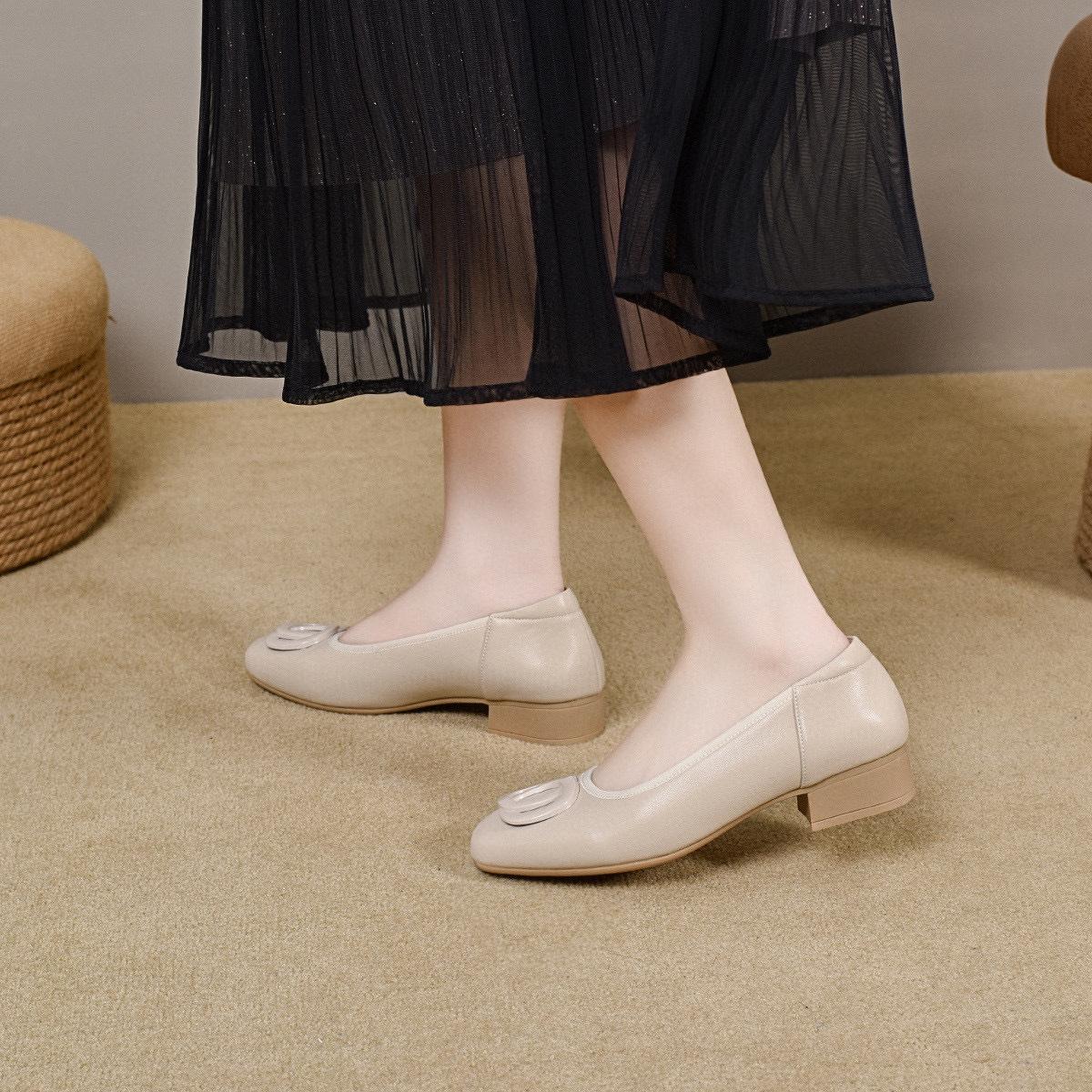 

Retro round buckle light mouth commuting single shoes women s spring and summer round head thick heel sheepskin fashion soft surface 40 бежевый