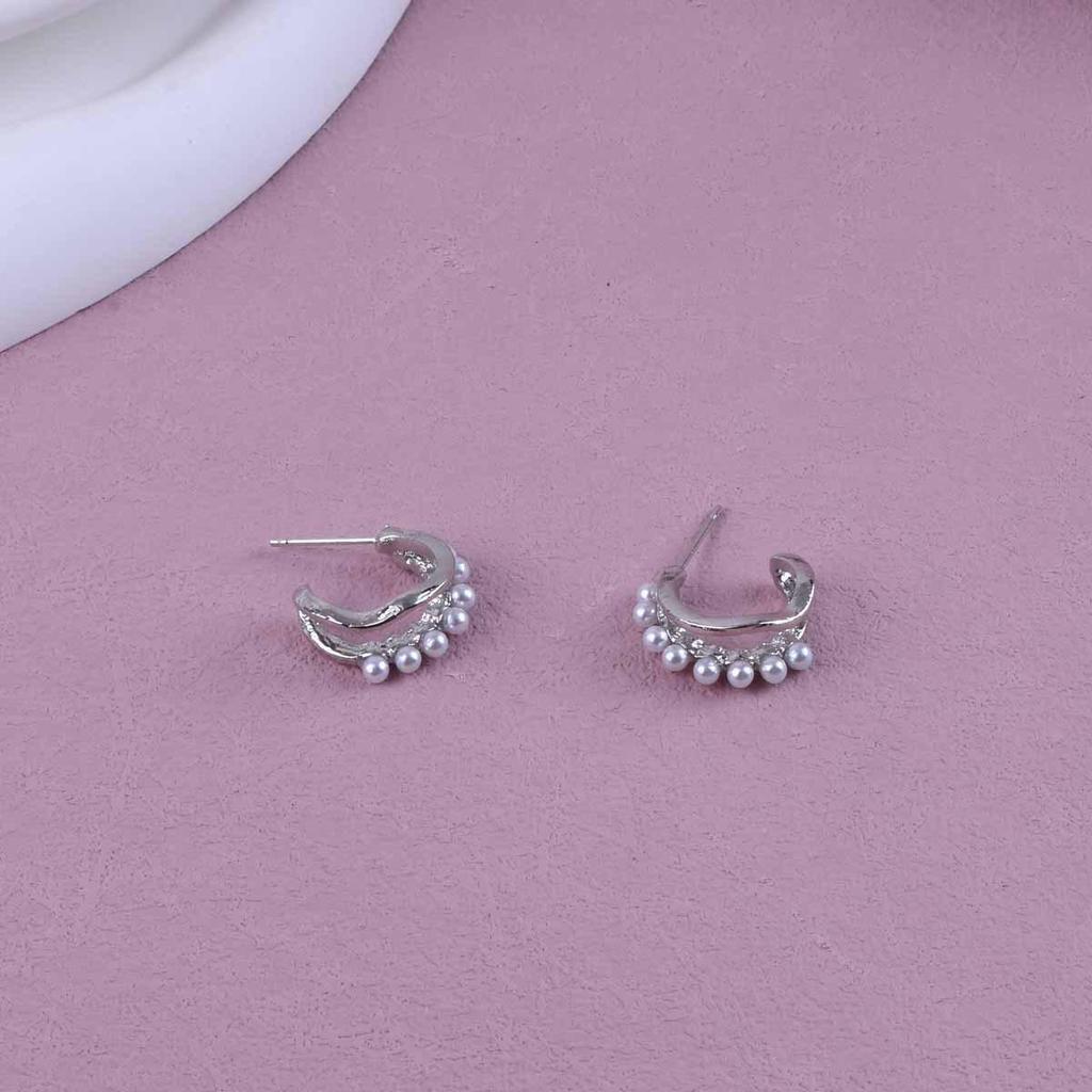 Korean-Inspired Women's Pearl Circle Earrings - Simple, Fashionable, and Versatile Design
