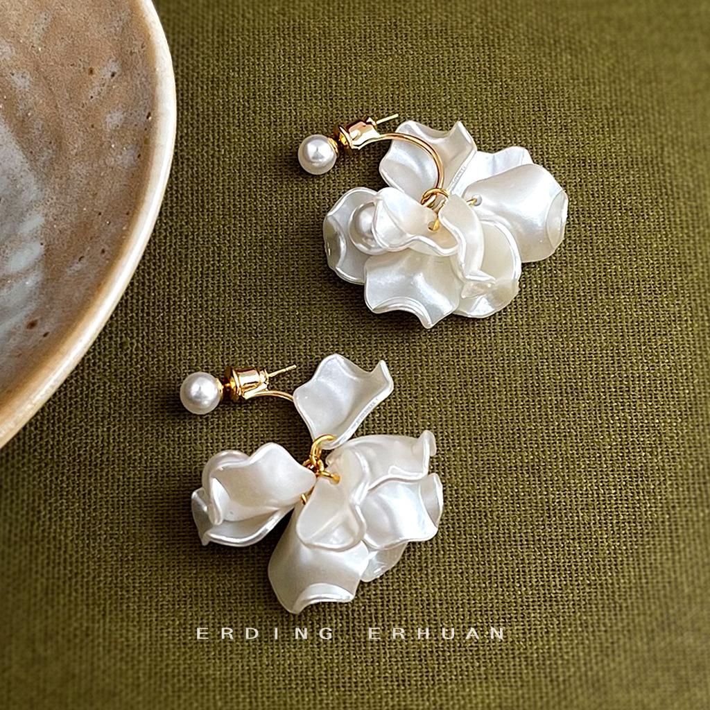 Female Fresh and Sweet Three-dimensional Flower Earrings
